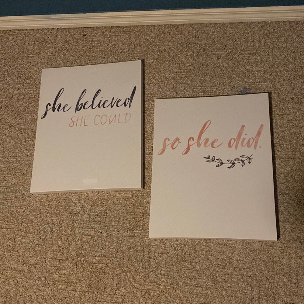 This is a 2-piece set of wall decor